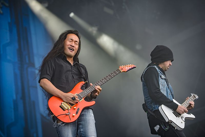 Sam Totman and Herman Li of Dragonforce playing live